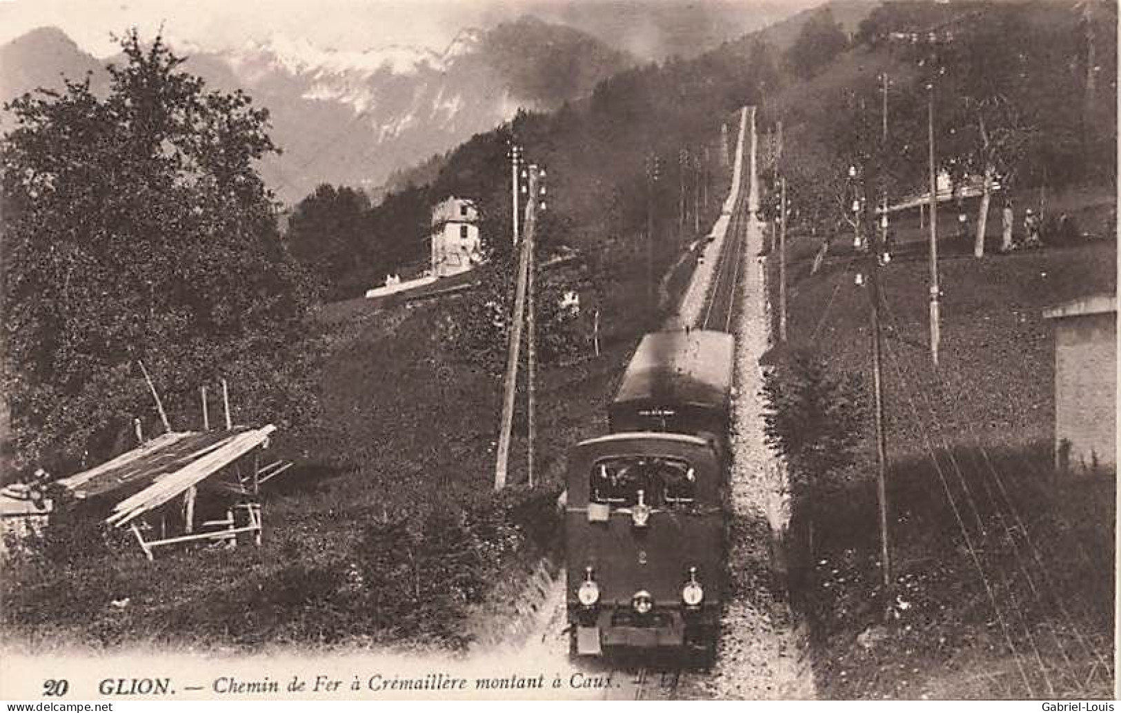 Glion Chemin De Fer à Crémaillère Montant à Caux Le Train Des Rochers De Naye Sur Montreux  ( 10x 15) - Montreux