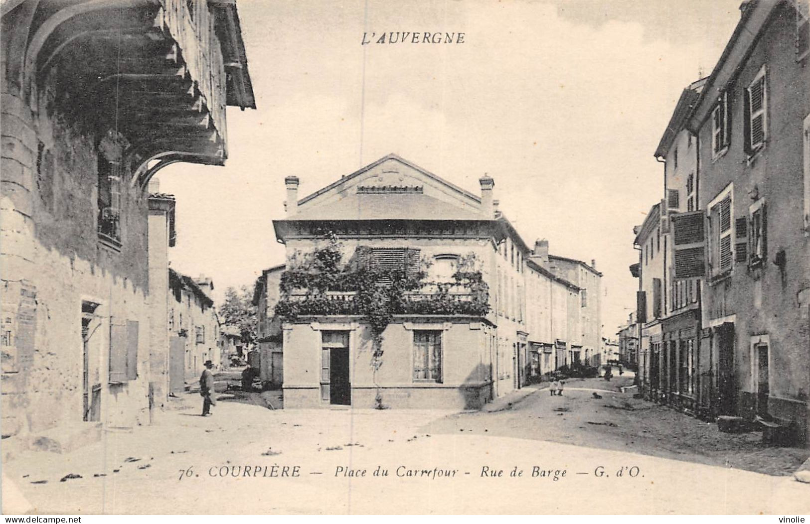 P-24-Mi-Is-1308 : COURPIERE. PLACE DU CARREFOUR ET RUE DE BARGE - Courpiere