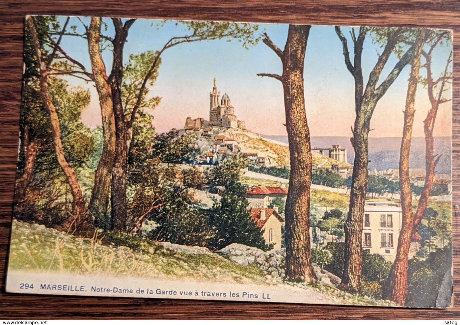 Carte Postale Ancienne Colorisée : Marseille - Notre Dame De La Garde Vue À Travers Les Pins - Unclassified