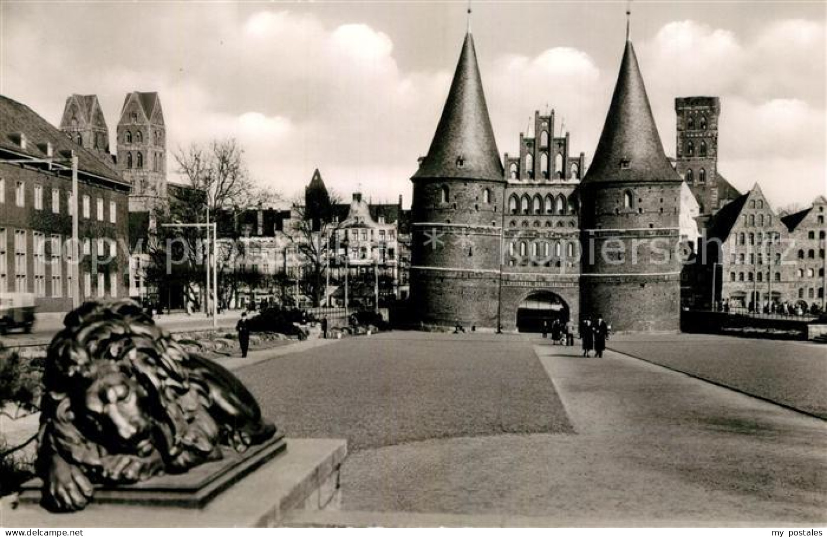 73220705 Luebeck Luebeck Holstentor  Luebeck - Luebeck