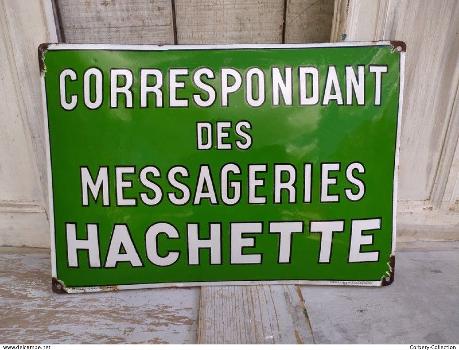 Ancienne Plaque Émaillée Bombée Correspondant Des Messageries Hachette Émaillerie Alsacienne De Strasbourg - Alimentaire