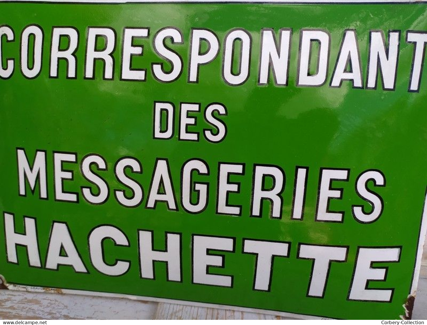 Ancienne Plaque Émaillée Bombée Correspondant des Messageries Hachette Émaillerie Alsacienne de Strasbourg