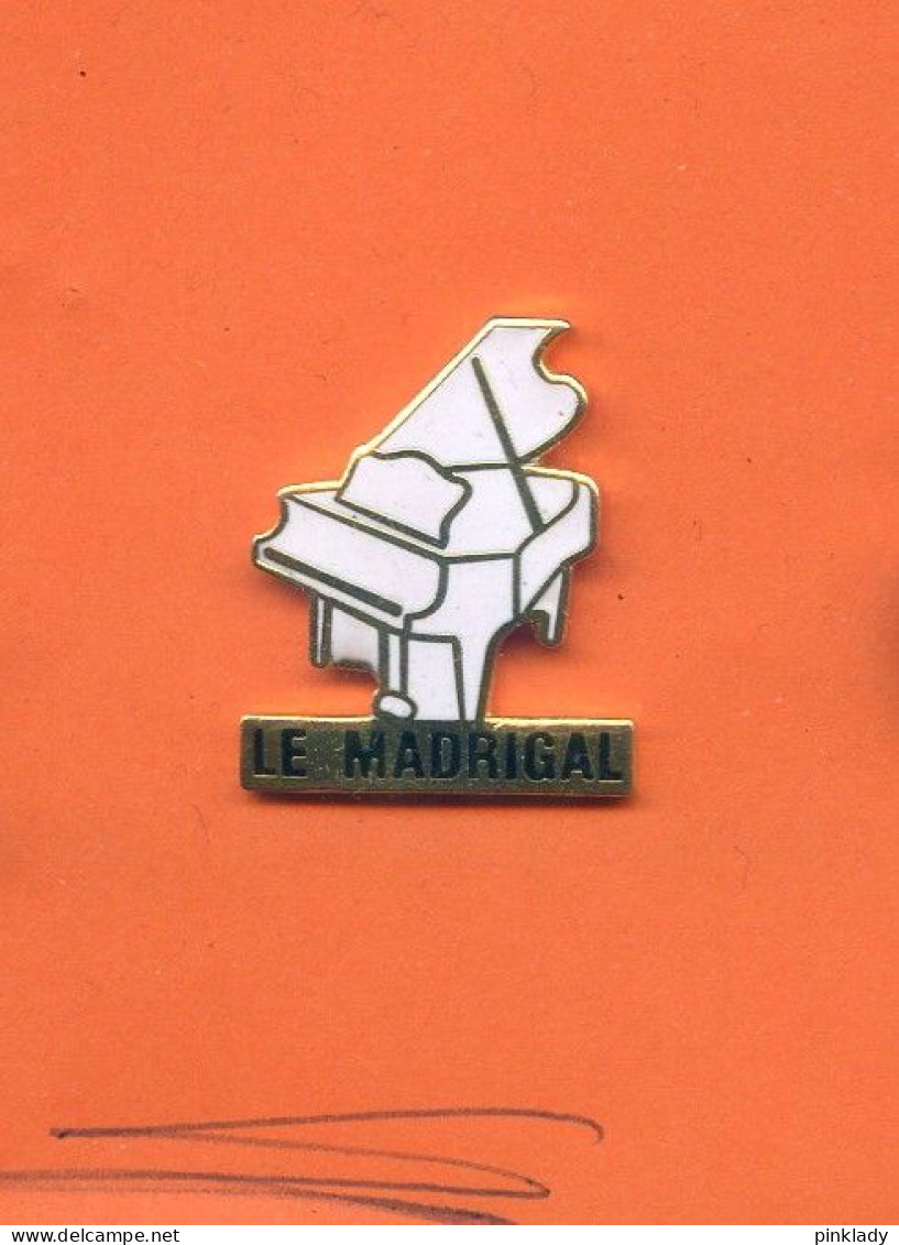 Superbe Pins Musique Piano Le Madrigal Egf H266 - Musik