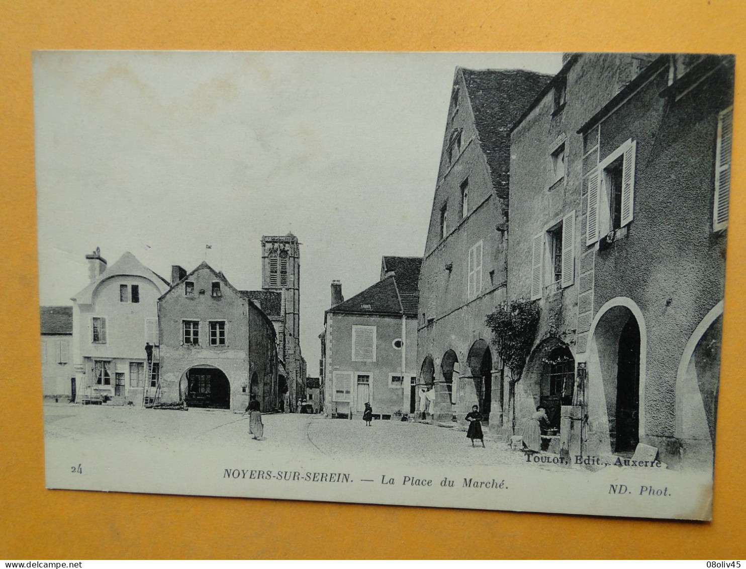 NOYERS Sur SEREIN -- La Place Du Marché - ANIMATION - Cachet " Commission Militaire Gare Laroche " - Noyers Sur Serein