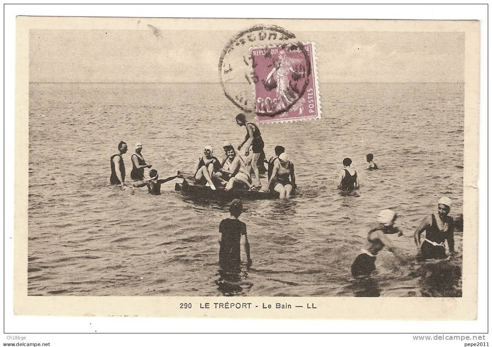 CPA 76 Seine Maritime - Le TREPORT - Le Bain Belle Animation Peu Commune - Le Treport