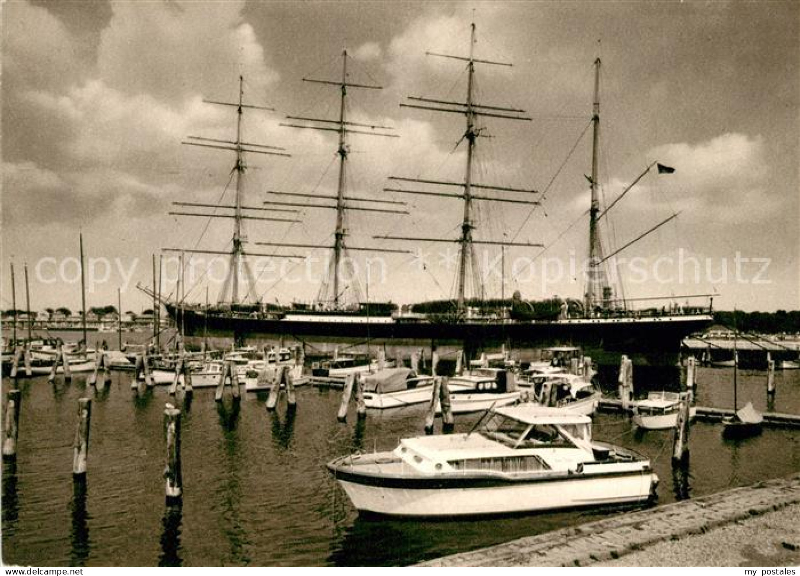 73216574 Travemuende Ostseebad Yachthafen Mit Segelschulschiff Passat Travemuend - Lübeck