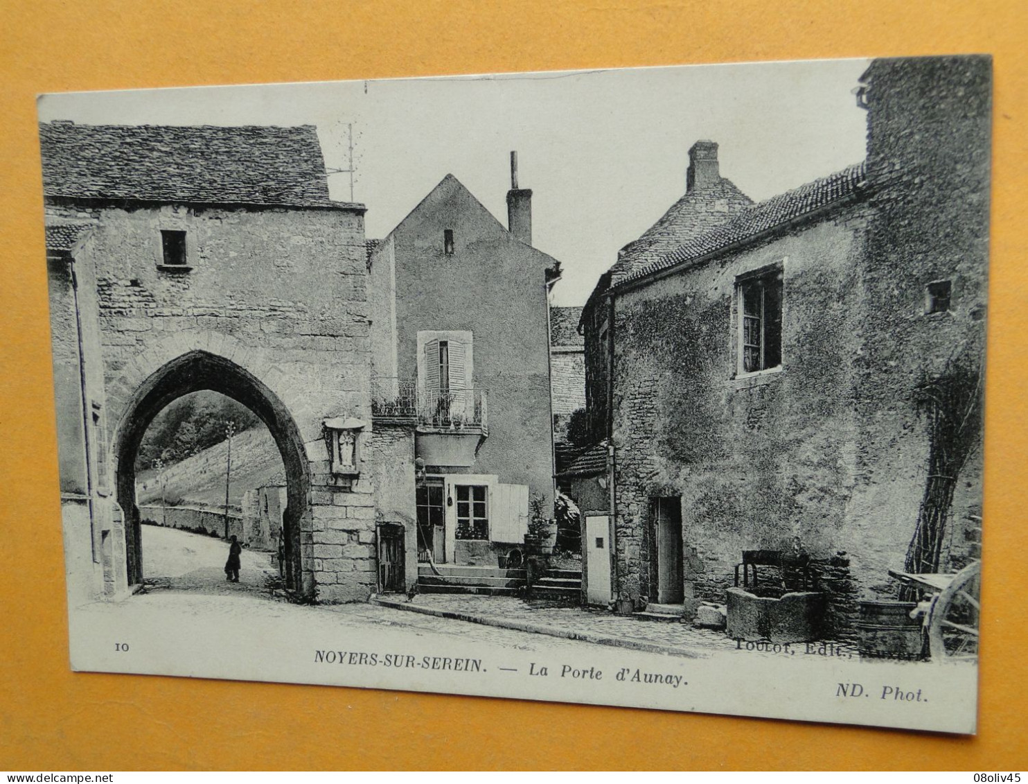 NOYERS Sur SEREIN -- La Porte D'Aunay - Cachet " Commission Militaire Gare Laroche " - Noyers Sur Serein