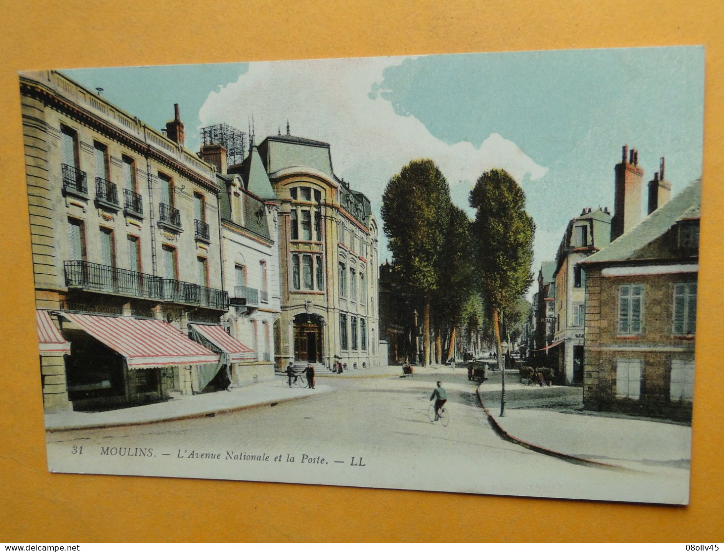 MOULINS -- L'Avenue Nationale Et La Poste - Carte Colorisée - ANIMEE - Moulins