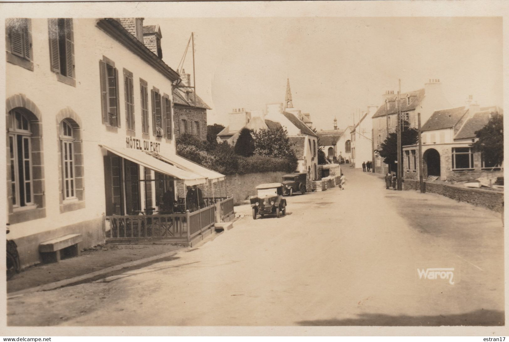 29 LOCQUIREC  L'ARRIVE AU PORT AVEC VUE SUR L'HOTEL DU PORT - Locquirec