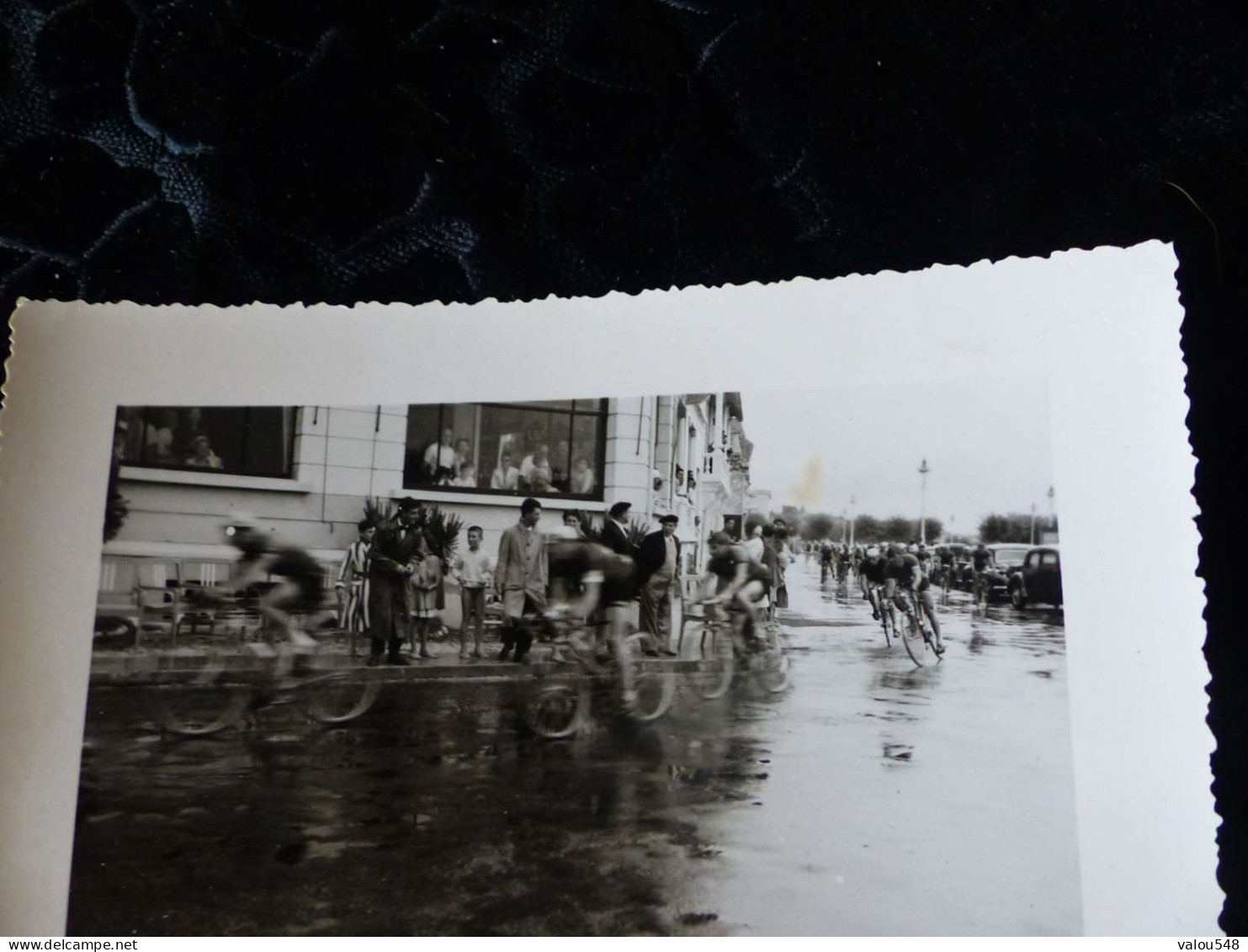 P-266 ,  Photo, Cyclisme , Tour De France 1957, Départ De Nantes, Dans Les Rue De La Ville - Wielrennen