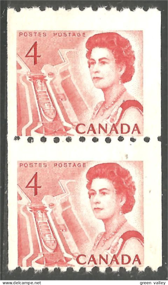 951 Canada 1967 #467 Queen Elizabeth Karsh Issue 4c Red Rouge Roulette Coil PAIR MNH ** Neuf SC (466a) - Unused Stamps