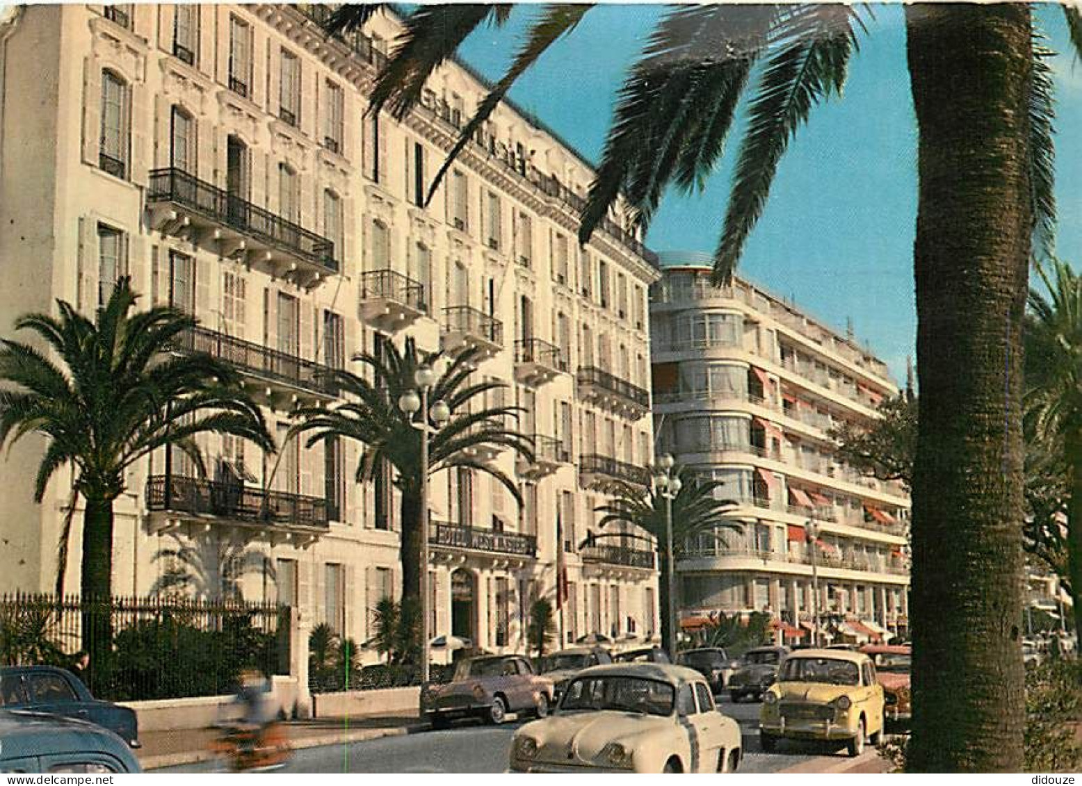 Automobiles - Nice - Hotel Westminster Et Promenade Des Anglais - CPM - Etat Léger Pli Visible - Voir Scans Recto-Verso - Passenger Cars