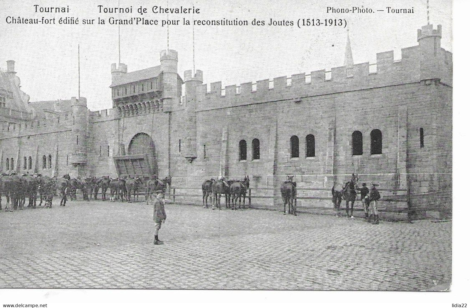 Tournai  Chateau-Fort Sur La Grande Place Pour La Reconstitution Des Joutes - Tournai