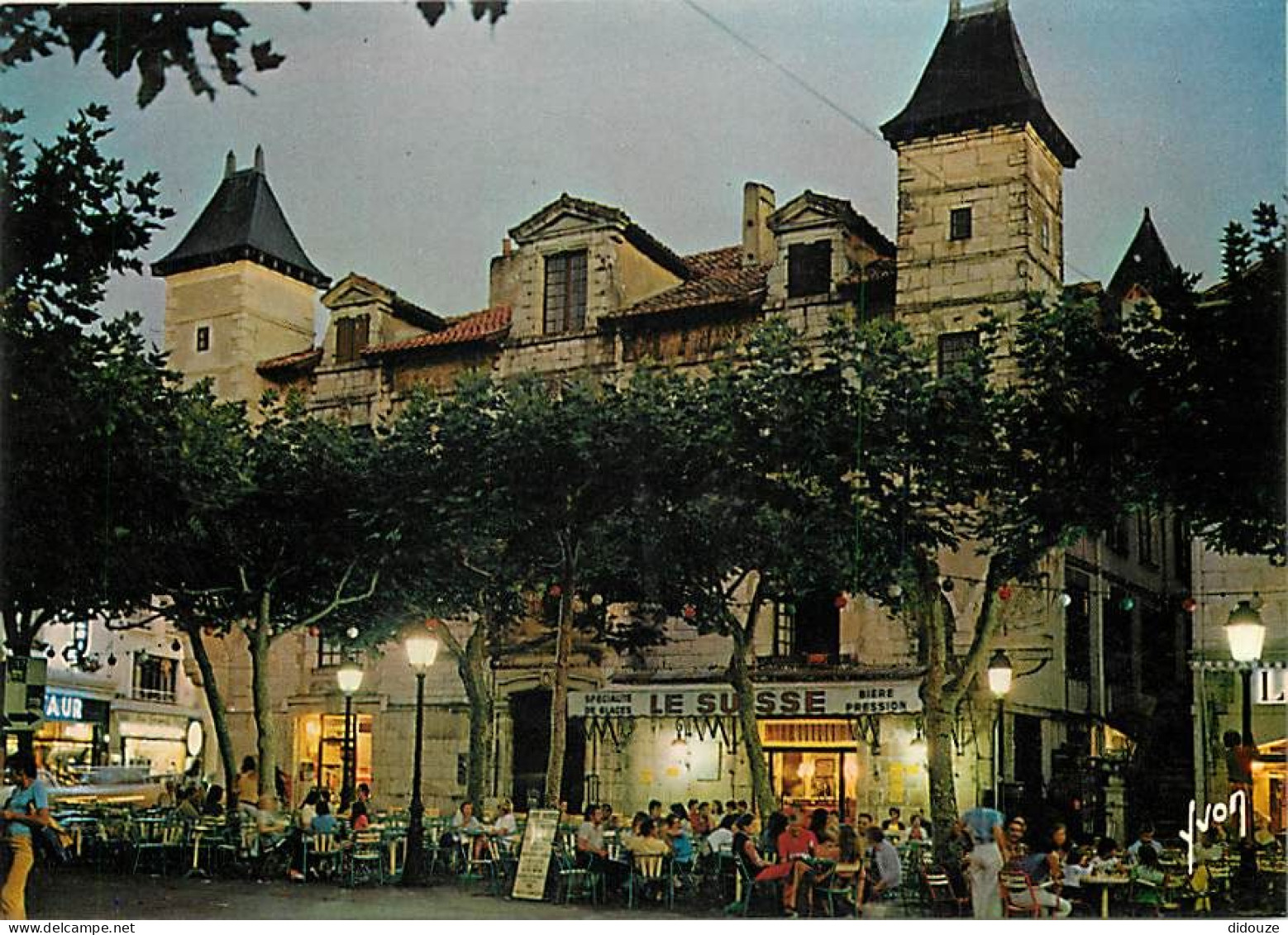 64 - Saint Jean De Luz - En été  Le Soir  La Place Louis XIV - Carte Neuve - CPM - Voir Scans Recto-Verso - Saint Jean De Luz