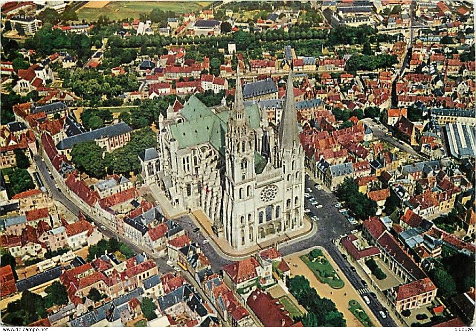 28 - Chartres - Cathédrale Notre Dame - Vue Aérienne - CPM - Voir Scans Recto-Verso - Chartres