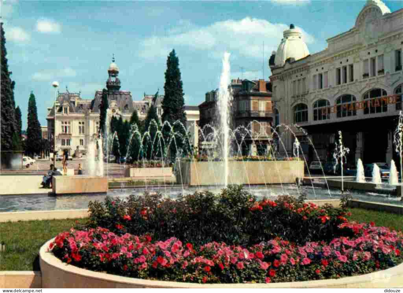 03 - Vichy - Place Charles De Gaulle - Ses Jets D'eaux Ses Massifs Floraux - Fleurs - CPM - Carte Neuve - Voir Scans Rec - Vichy