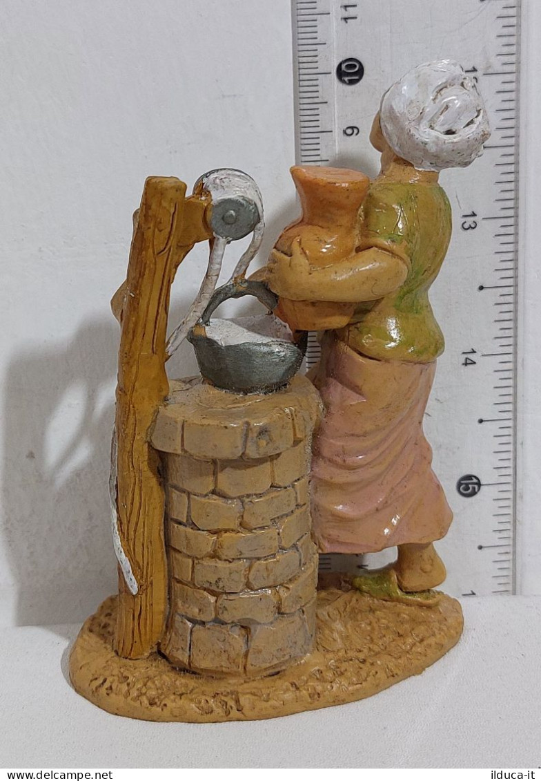 66096 Pastorello Presepe - Statuina In Plastica - Donna Al Pozzo - Christmas Cribs
