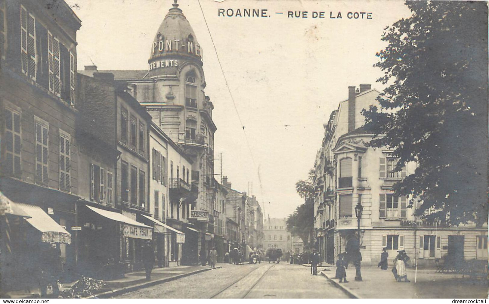 WW 42 ROANNE. Café Peguin Et Coiffeur Rue De La Côte. Photo Carte Postale 1915 - Roanne