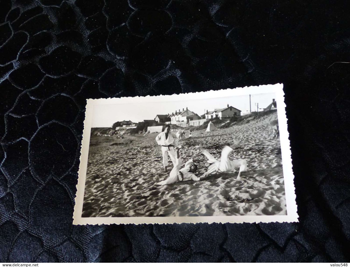 P-287 ,  Photo, Groupe De Judokas à L'entrainement  Sur Une Plage , Circa 1940 - Persone Anonimi