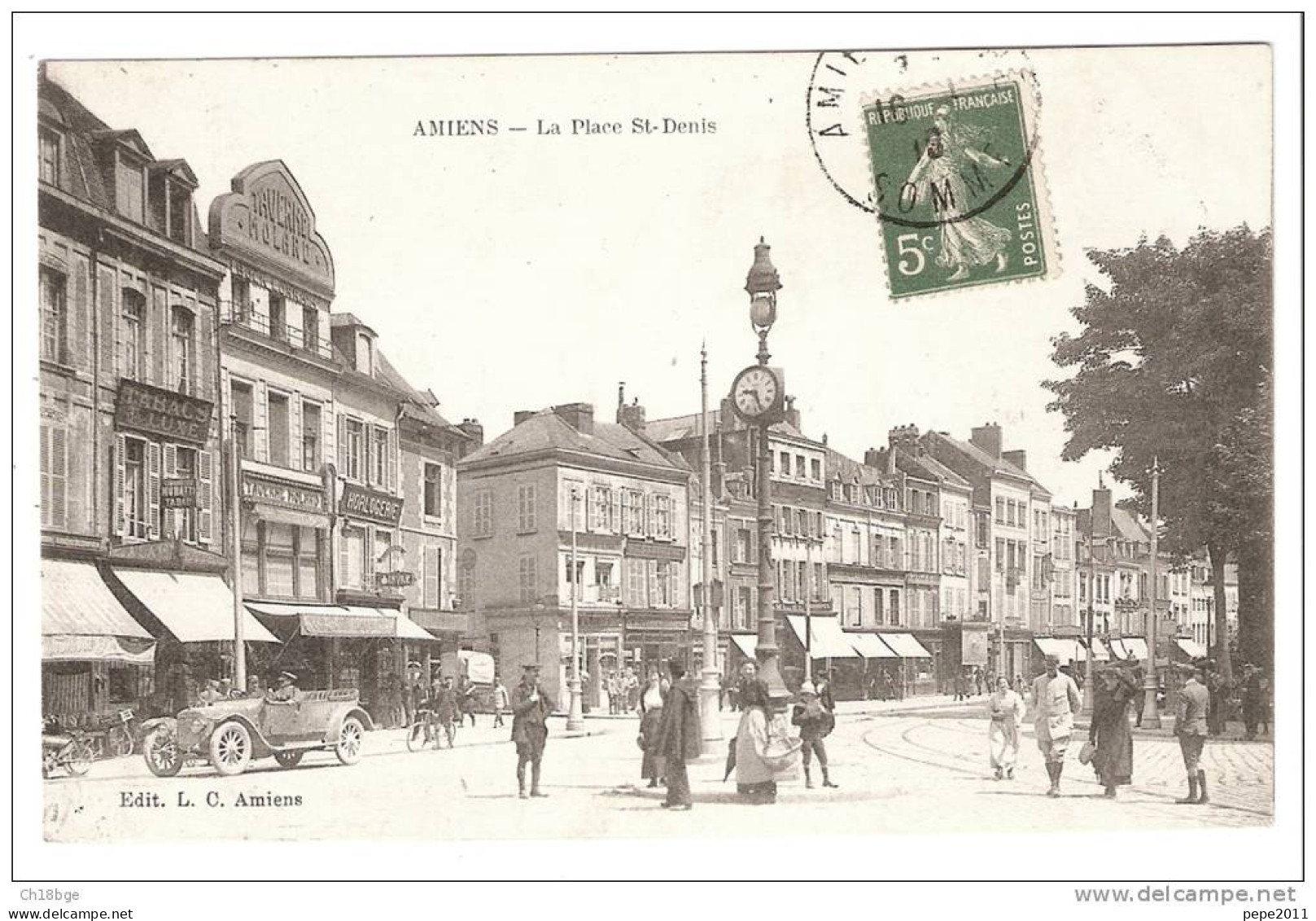 CPA  - 80- Somme - Amiens - La Place St Denis- Très Belle Vue Animée Avec Voitures - Peu Commune - Amiens