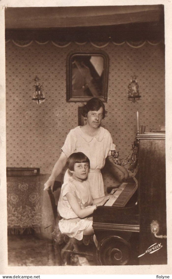 Musique - Carte Photo - Enfant Jouant Du Piano - Instrument , Musicien - Music And Musicians