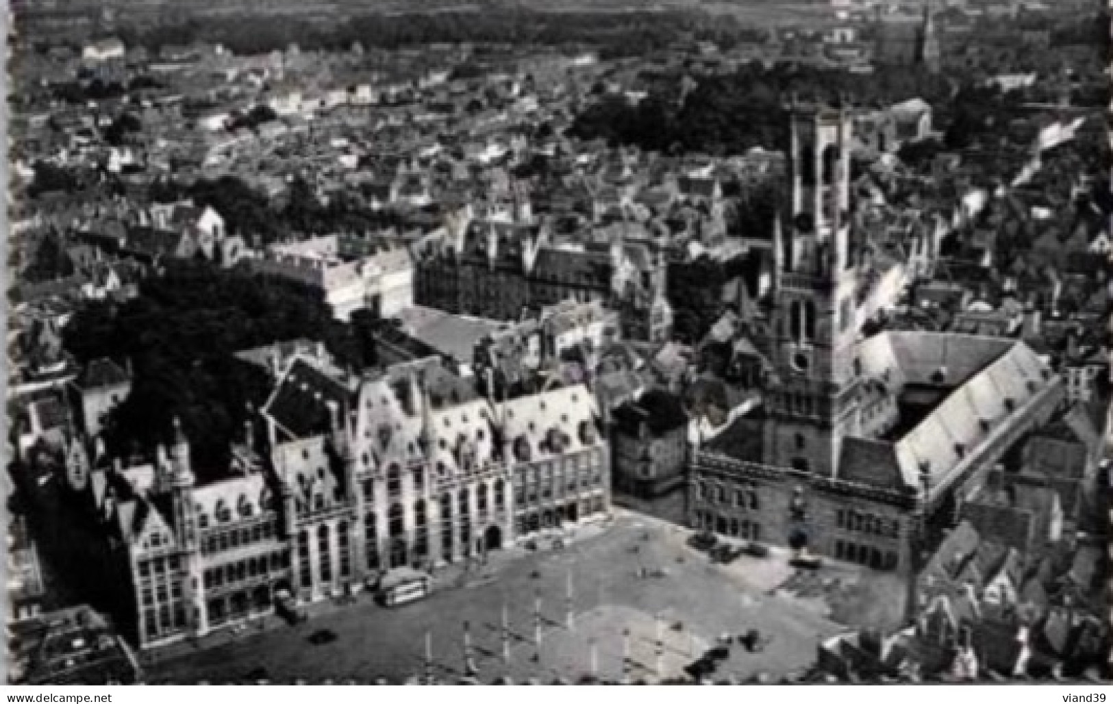 BRUGES. -  BRUGE. -  Beffroi Et Grand Place.    Non Circulé - Brugge