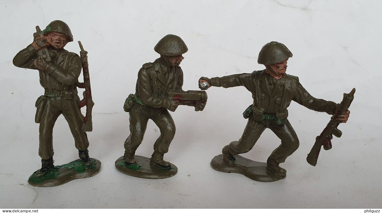 LOT 3 FIGURINES CRESCENT TOYS SOLDATS WWII ANGLAIS RADIO GRENADE TIREUR MITRAILLETTE FIGURINE SOLDAT - Militari