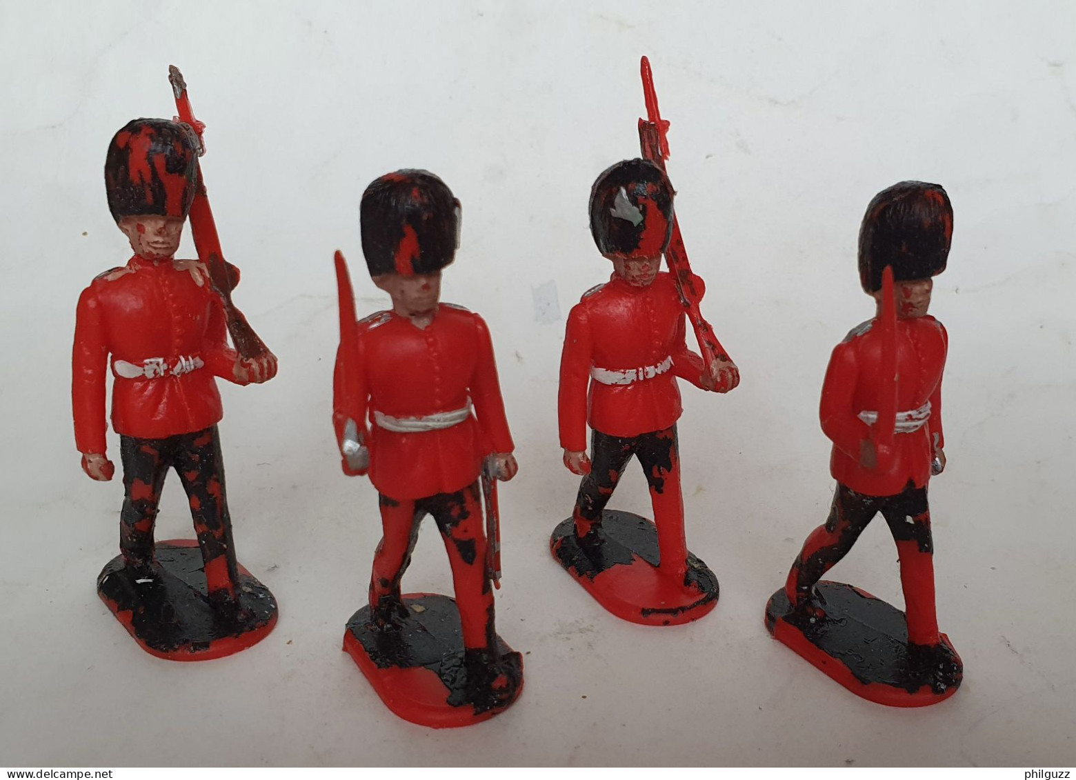 LOT FIGURINES CRESCENT TOYS SOLDAT Coldstream Guard SOLDATS FIGURINE - Army