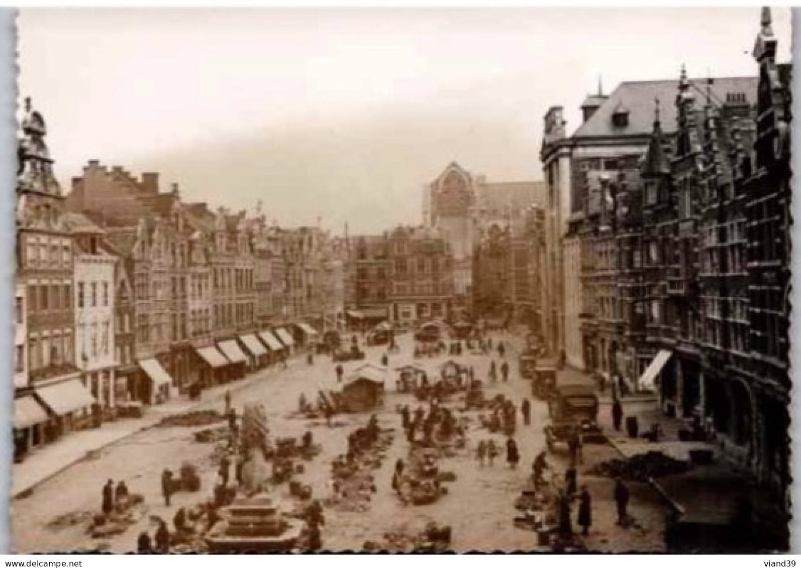 LOUVAIN. -  LEUVEN.  -  Vieux Marché.     .     Non Circulé.     Véritable Photo. Un Peu Jaunie - Leuven