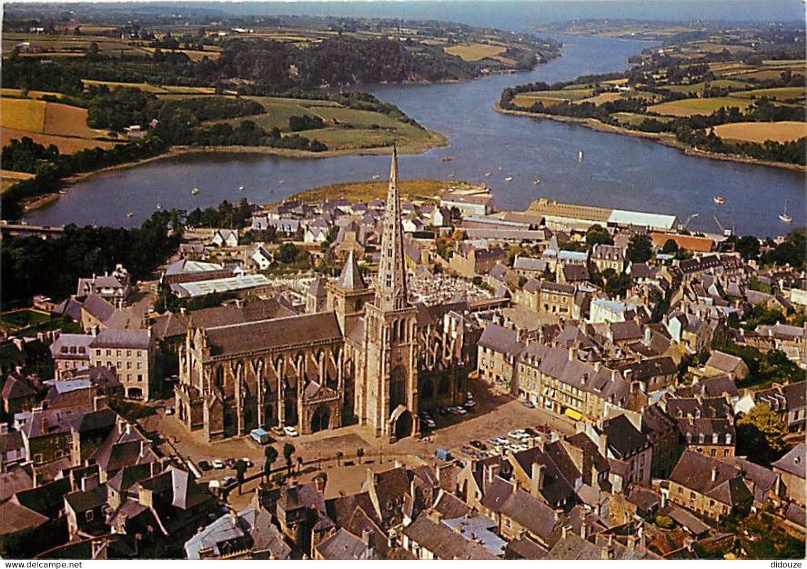 22 - Tréguier - L'église Et La Rivière Le Guindy - Vue Aérienne - Etat Pli Visible - CPM - Voir Scans Recto-Verso - Tréguier