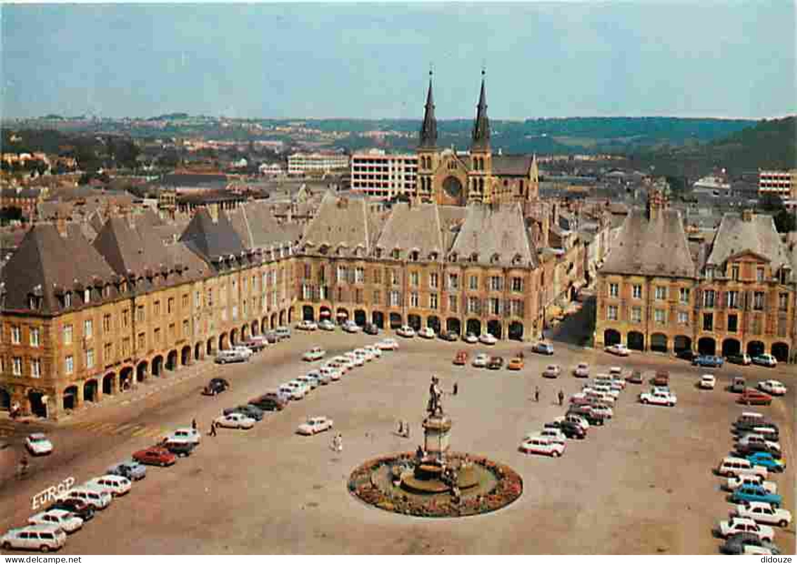 08 - Charleville Mézières - La Place Ducale Et La Statue De Charles De Gonzague - Automobiles - Carte Neuve - Carte Neuv - Charleville