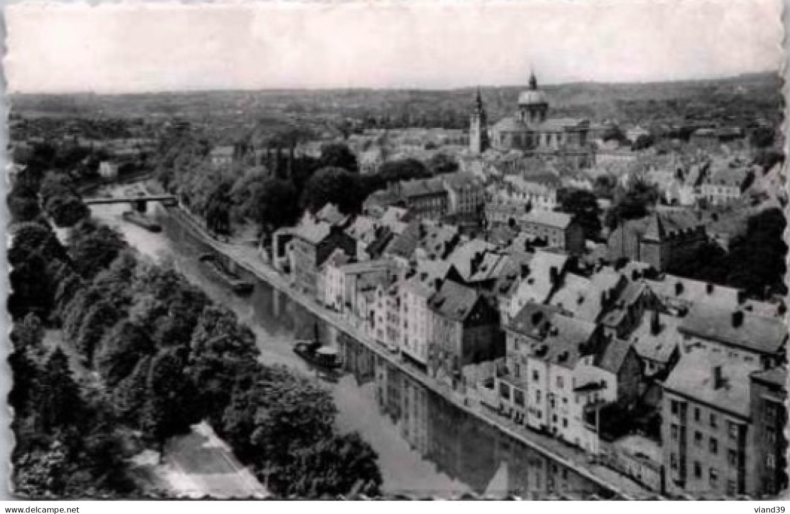 NAMUR.  . -     La Sombre Vue De La Citadelle.    .     Non Circulé. - Namur