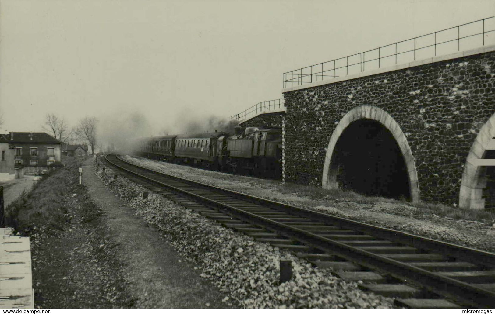 Train Sur Une Voie à Situer - Cliché Jacques H. Renaud - Trains