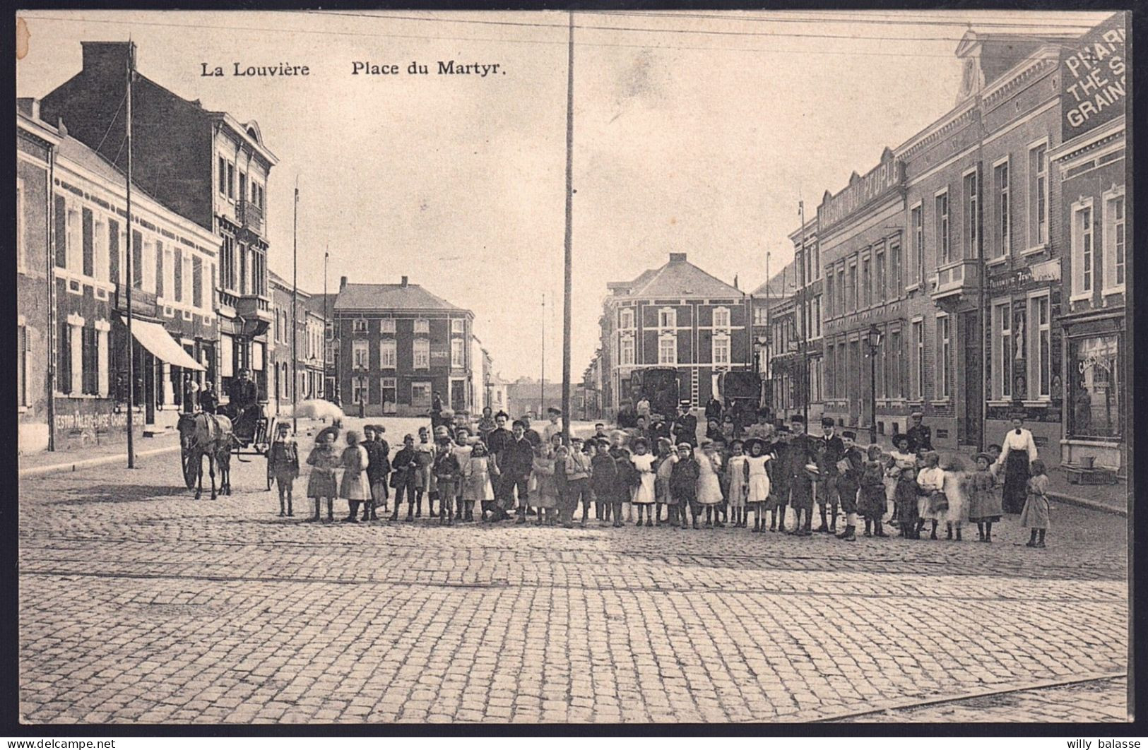 +++ CPA - LA LOUVIERE - Place Du Martyr -  - Carte Animée  // - La Louviere