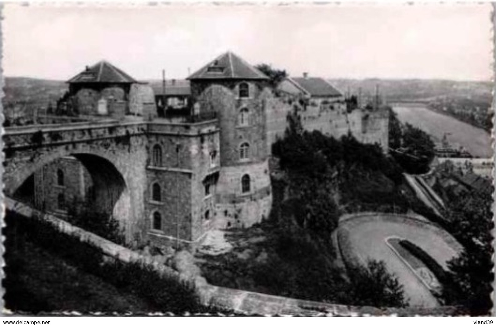 NAMUR.  -      Citadelle.  :Le Château Des Comtes  .     Non Circulé. - Namur