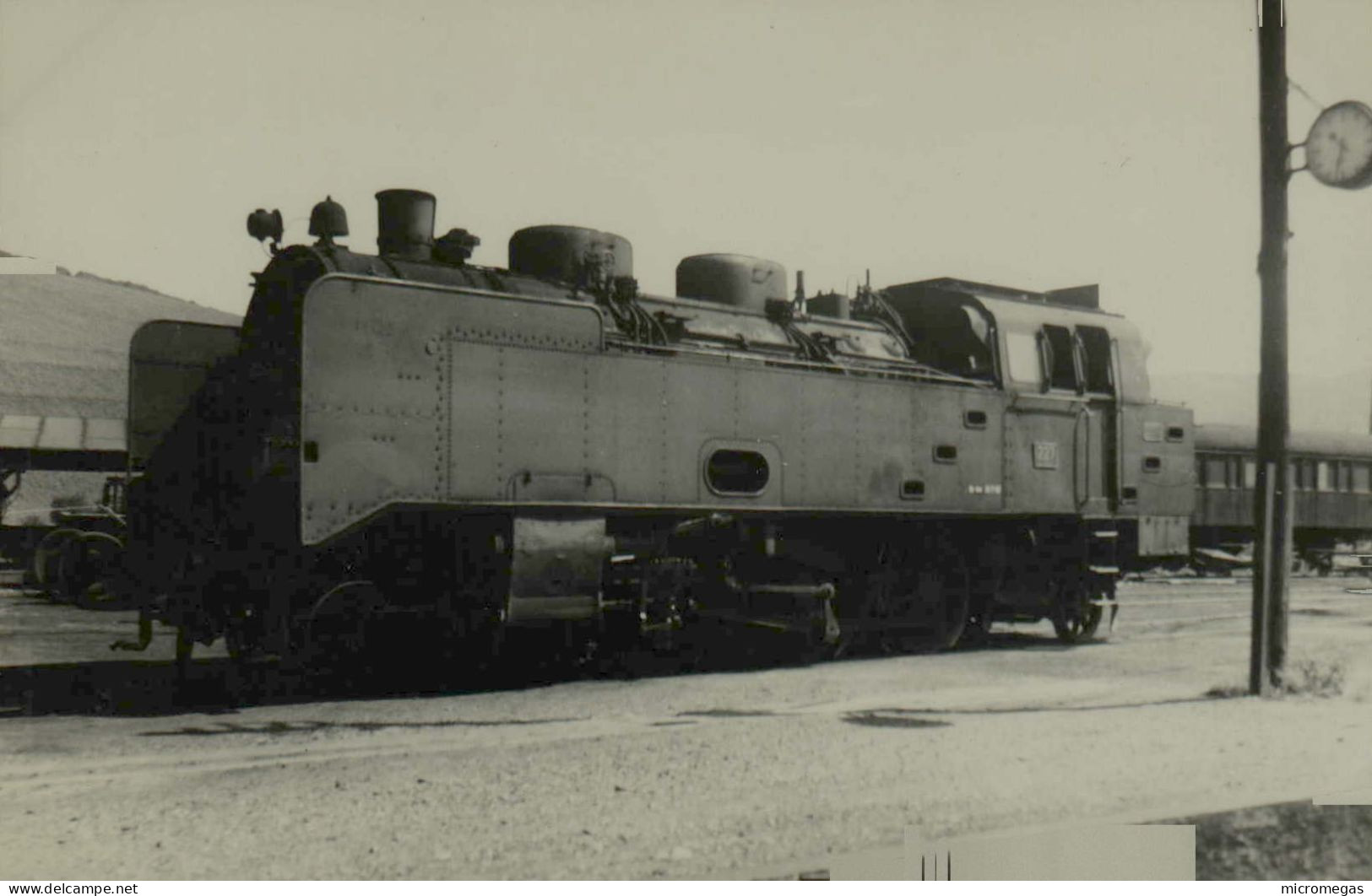 Reproduction - Locomotive 227 - Treni