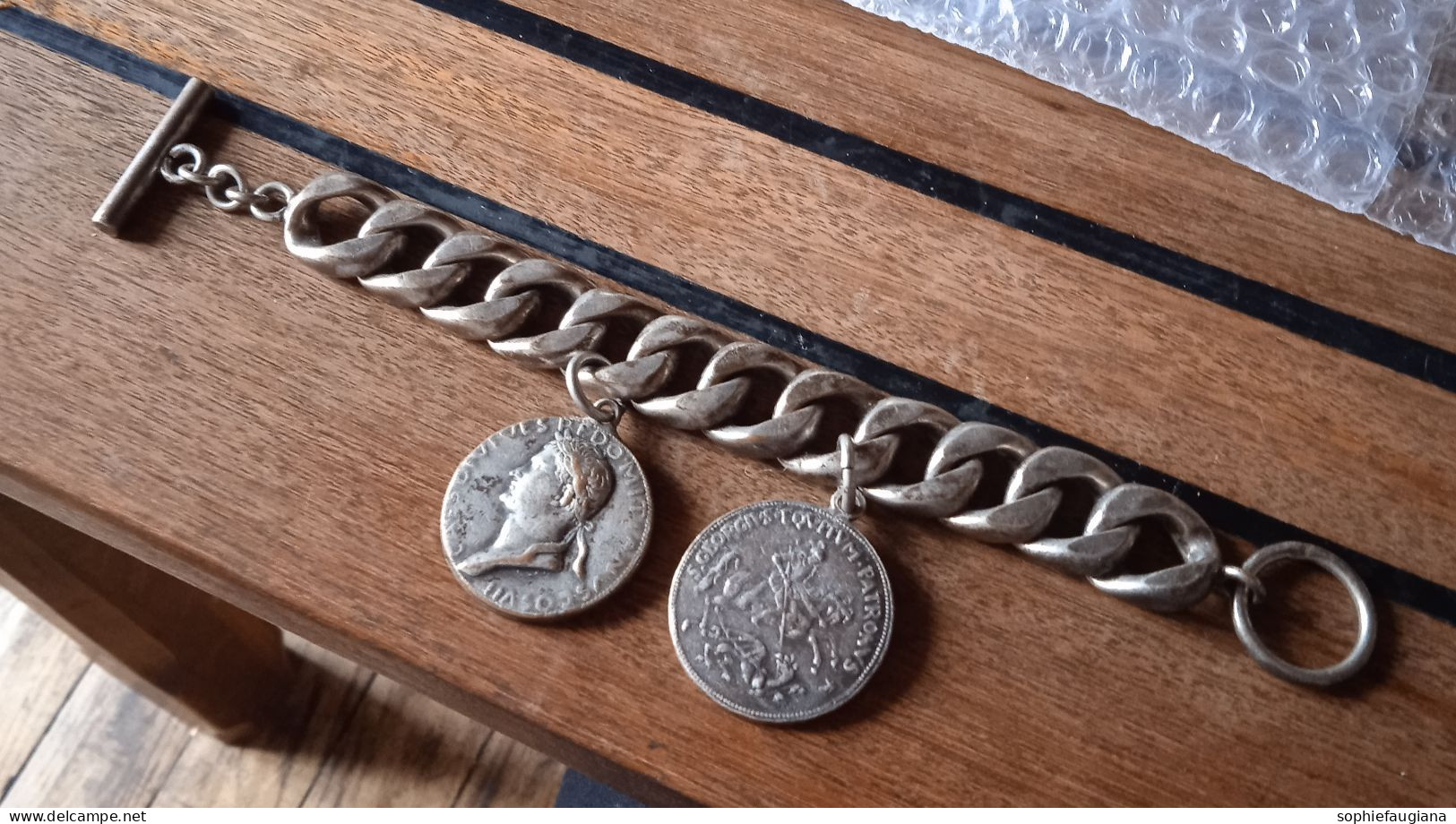 Ancien bijoux, Bracelet avec médaillon en monnaie