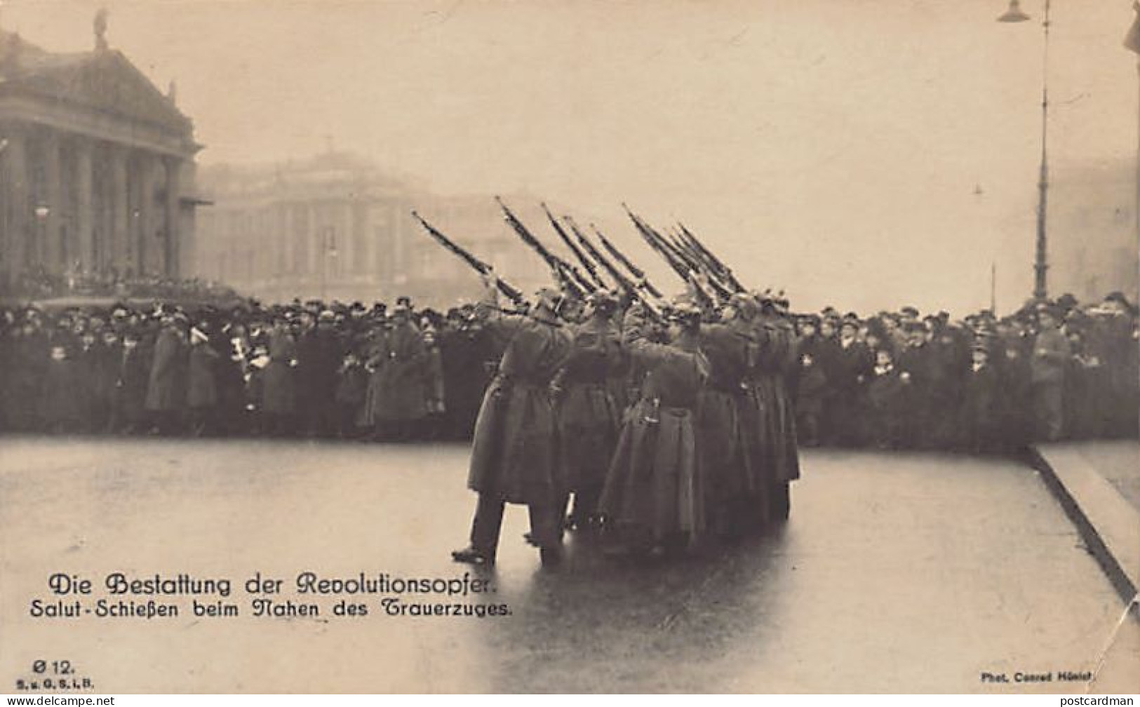 Die Bestattung Der Revolutionsopfer - BERLIN - November 1918 - Salut-Schiessen Beim Nahen Des Trauerzuges - Phot. Conrad - Other & Unclassified