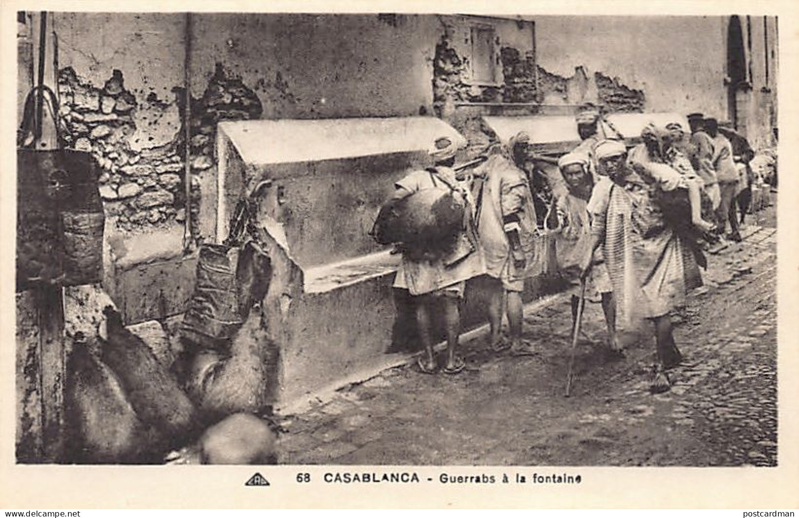 Maroc - CASABLANCA - Guerrabs (porteurs D'eau) à La Fontaine - Ed. CAP 68 - Casablanca