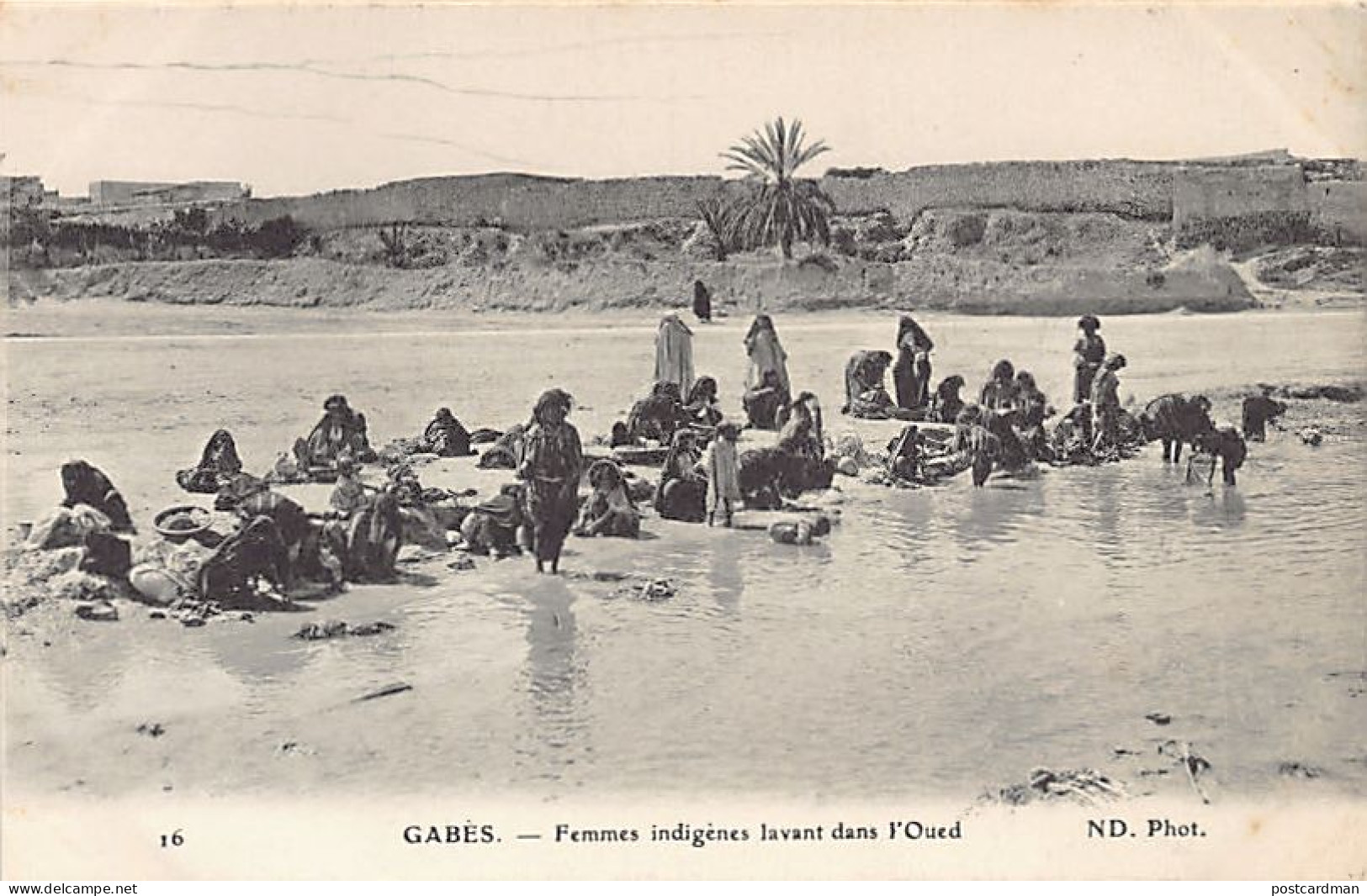 Tunisie - GABÈS - Femmes Indigènes Lavant Dans L'Oued - Tunisia