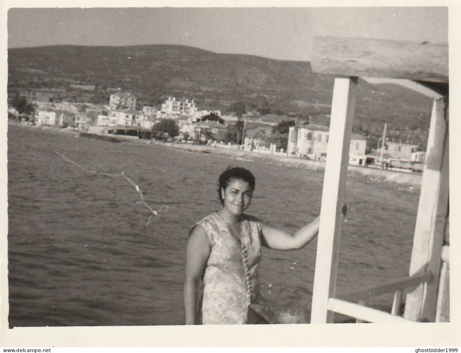 JEWISH JUDAICA TURQUIE CONSTANTINOPLE SMYRNE AIDIN KUSADASI FAMILY ARCHIVE SNAPSHOT PHOTO FEMME 6.7X8.7cm. - Anonymous Persons