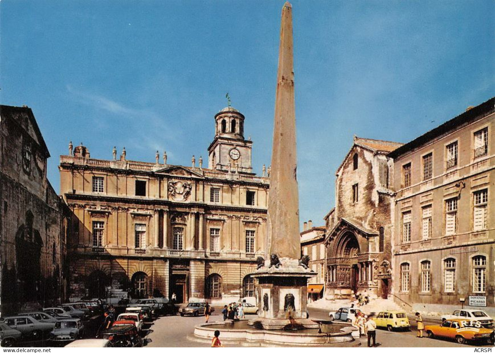 13 ARLES Obélisque St-Trophine Place De La République      (Scan R/V) N°   8   \MT9102 - Arles