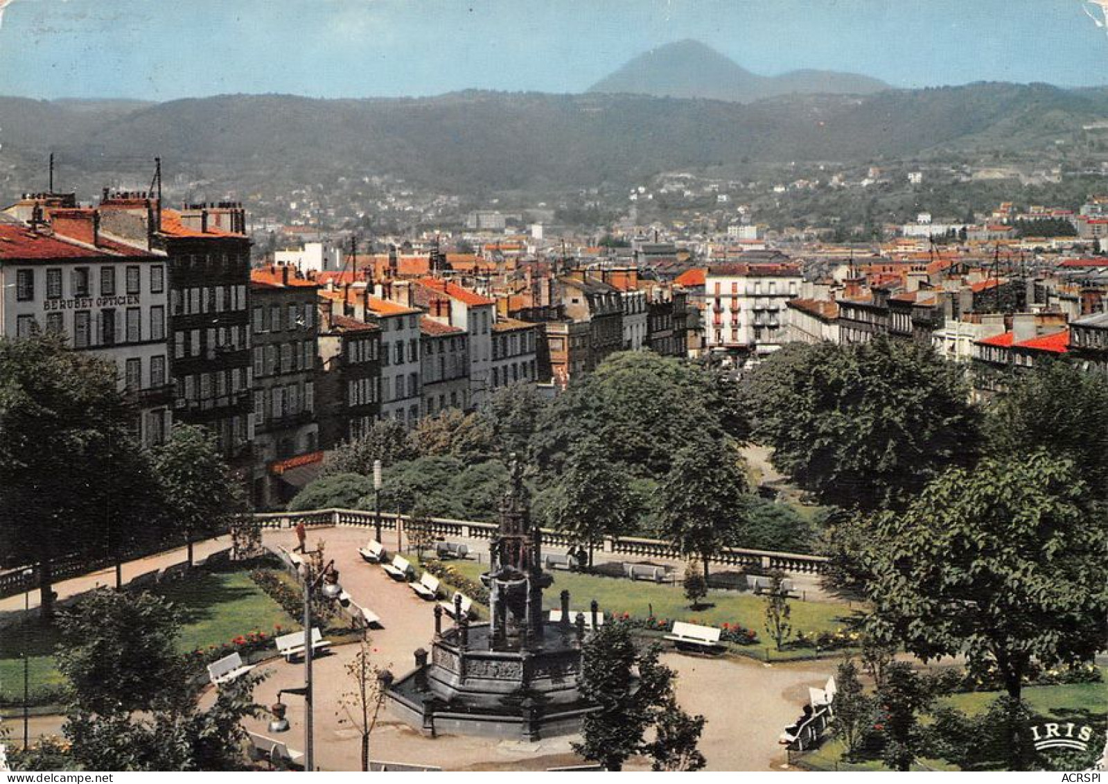 63 CLERMONT-FERRAND  Place De La Poterne  (Scan R/V) N°   28   \MT9108 - Clermont Ferrand