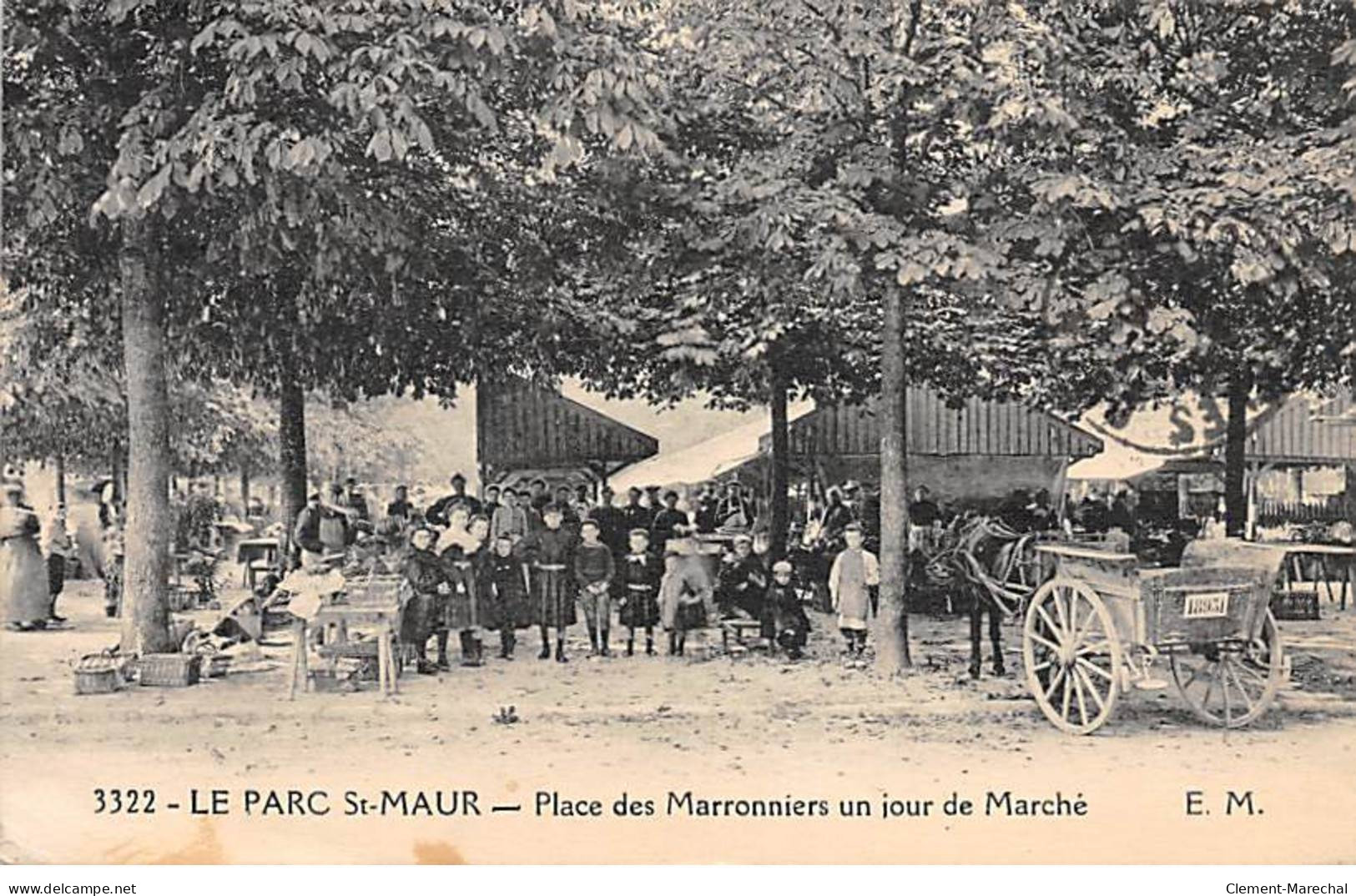 LE PARC SAINT MAUR - Place Des Marronniers Un Jour De Marché - Très Bon état - Saint Maur Des Fosses