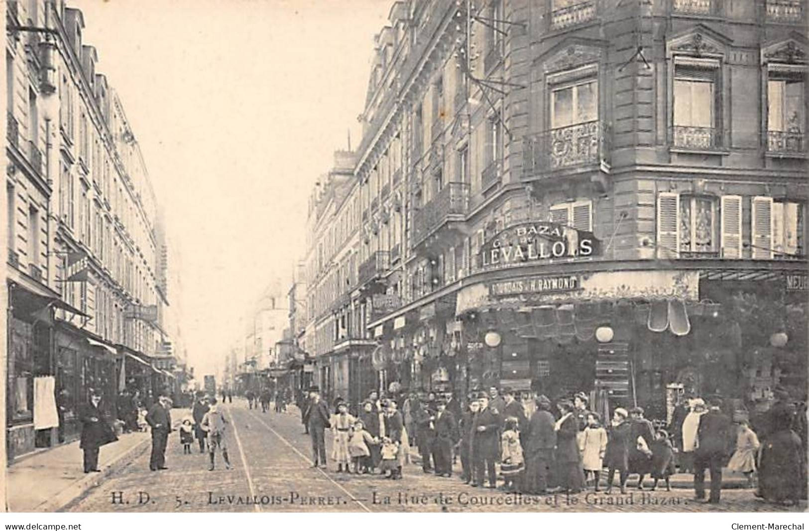 LEVALLOIS PERRET - La Rue De Courcelles Et Le Grand Bazar - Très Bon état - Levallois Perret