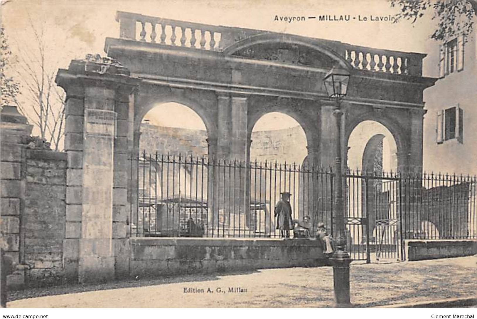 MILLAU - Le Lavoir - état - Millau