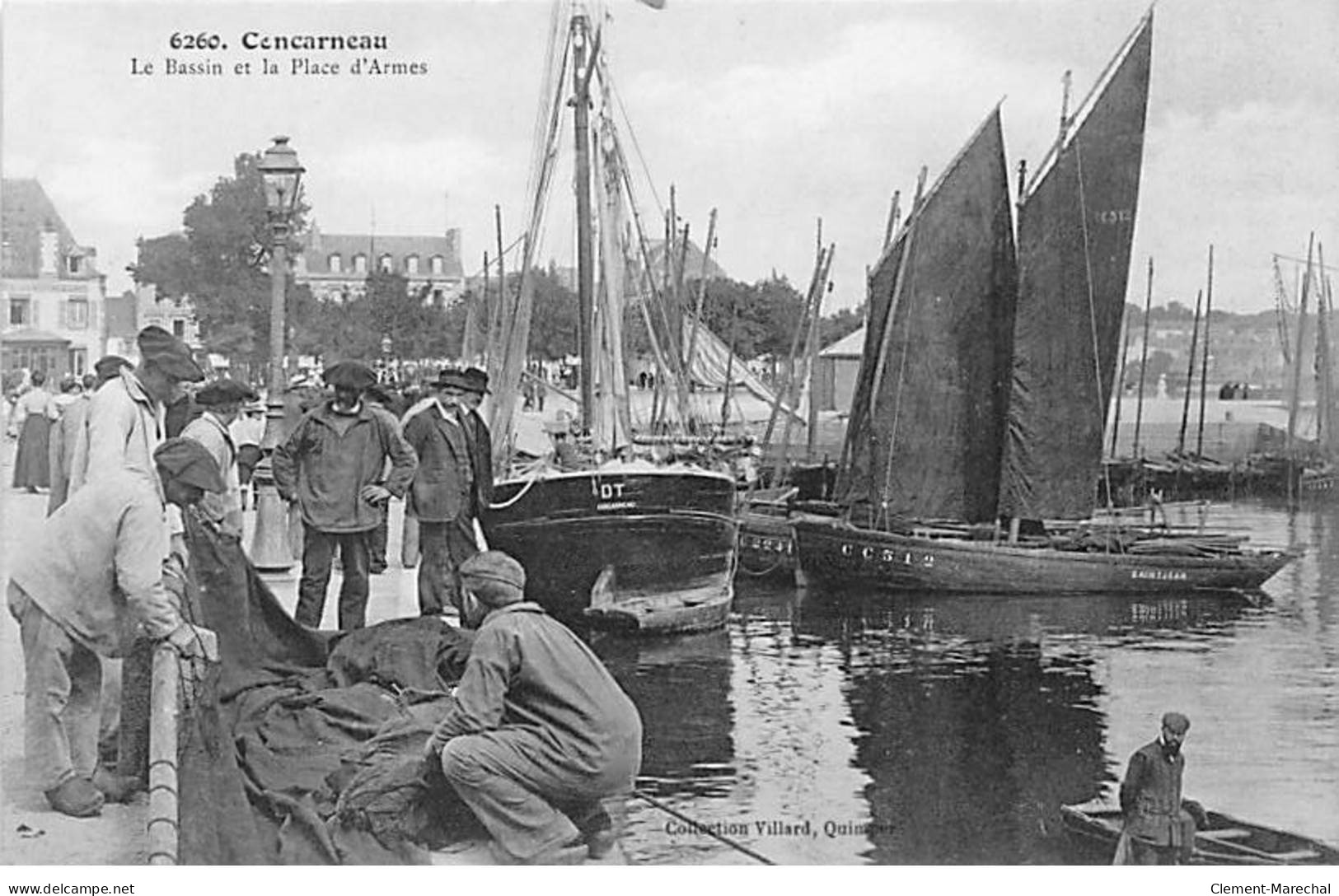 CONCARNEAU - Le Bassin Et La Place D'Armes - Très Bon état - Concarneau