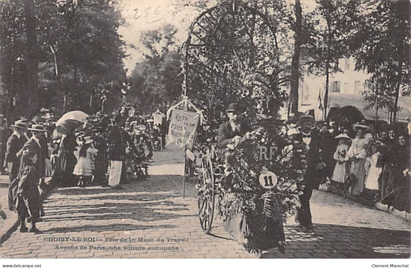 CHOISY LE ROI - Fête De La Muse Du Travail - Avenue De Paris, Une Voiture Automane - Très Bon état - Choisy Le Roi