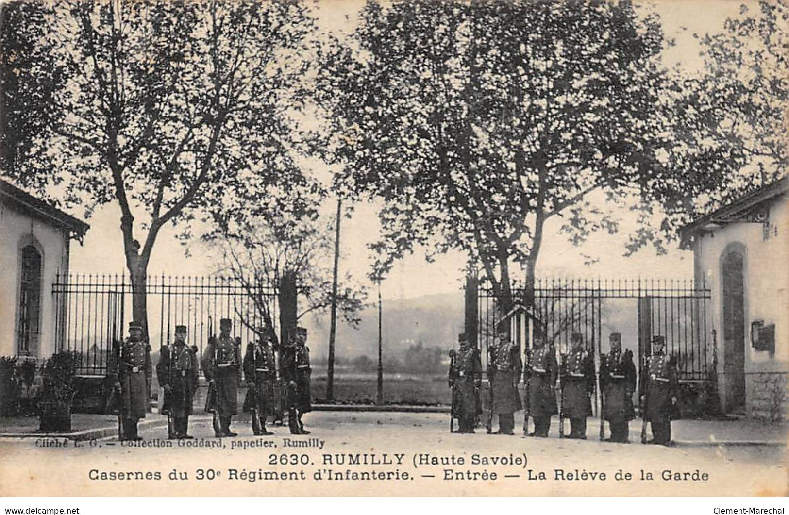 RUMILLY - Casernes Du 30e Régiment D'Infanterie - Entrée - La Relève De La Garde - état - Rumilly