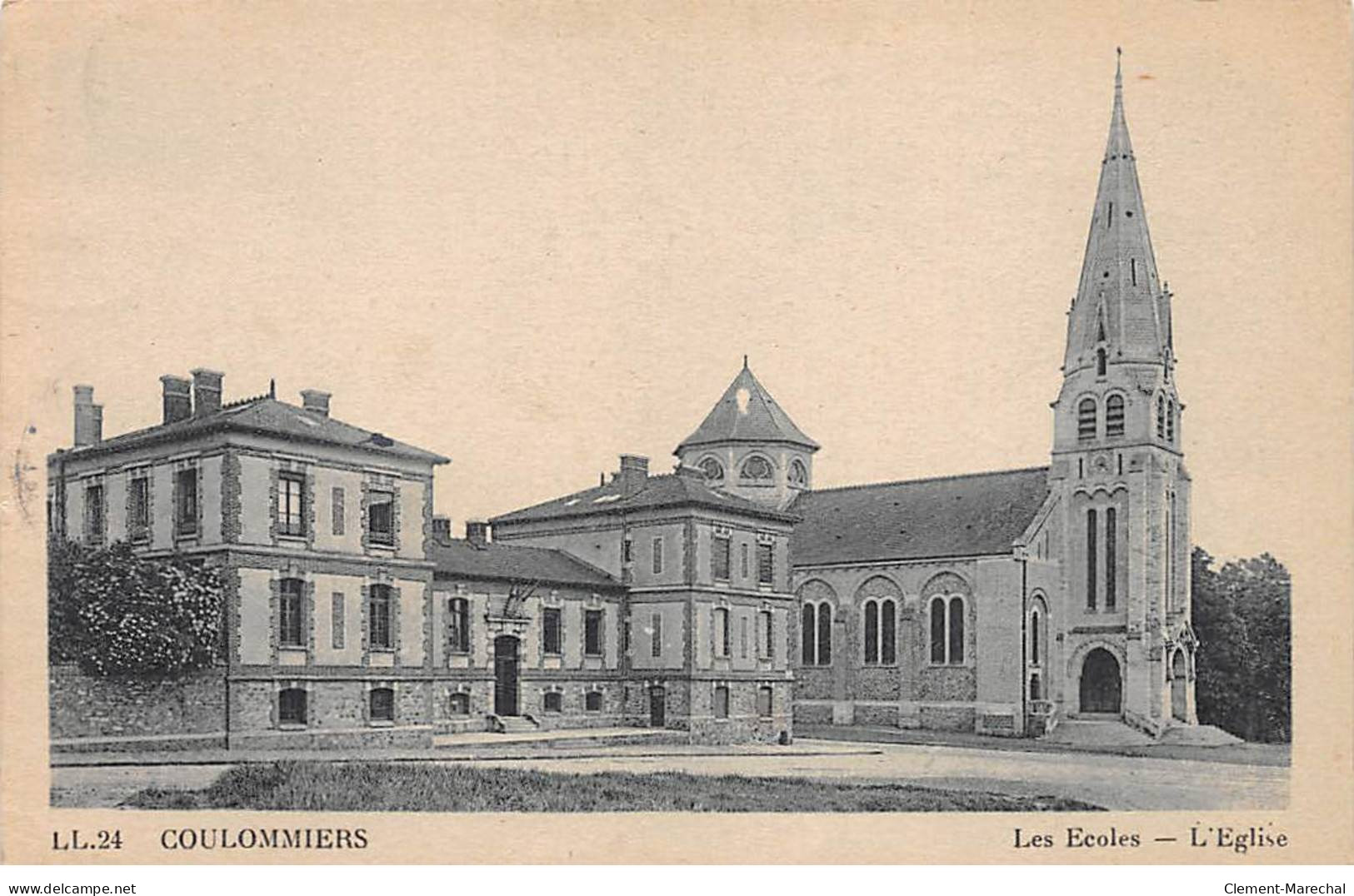 COULOMMIERS - Les Ecoles - L'Eglise - Très Bon état - Coulommiers